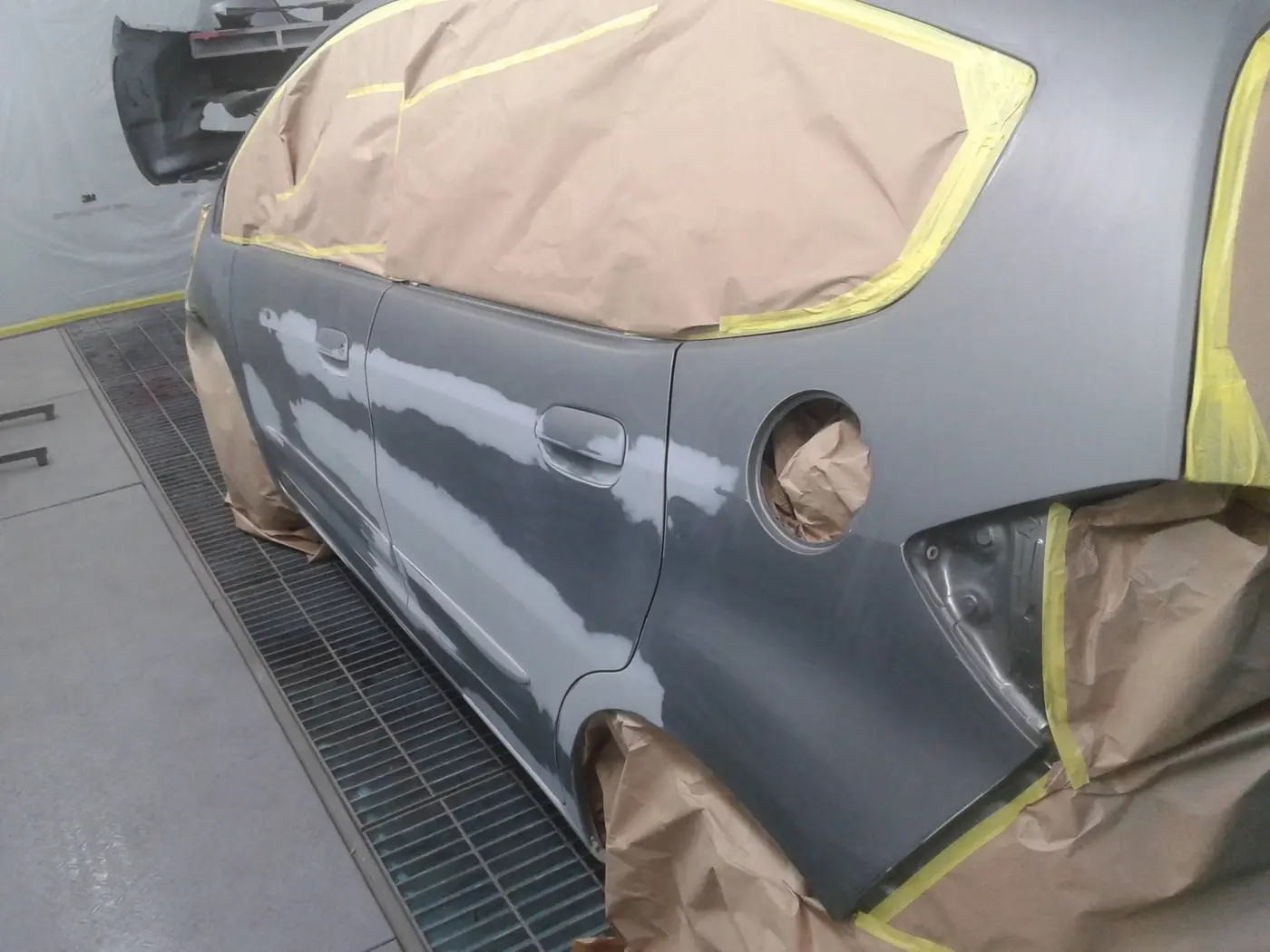 Veículo em preparação para pintura